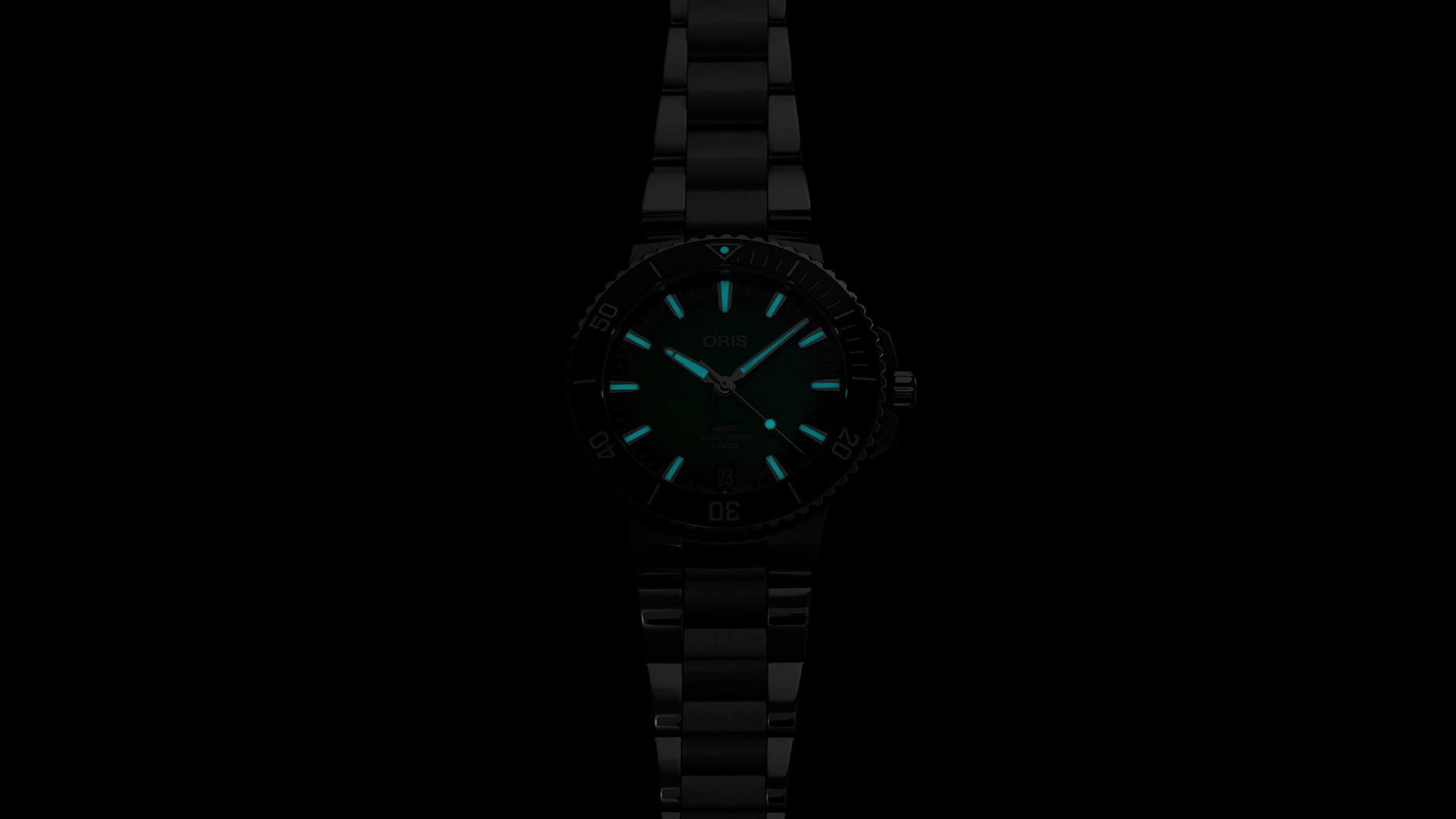 Aquis Date Calibre 400