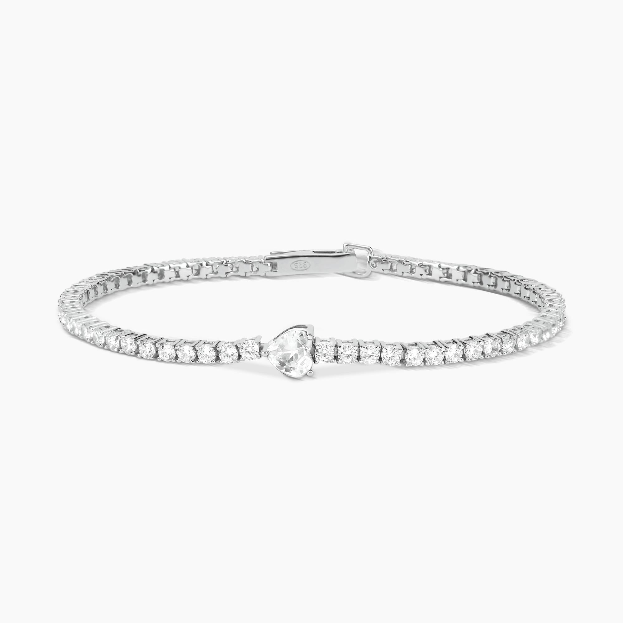 Bracciale tennis in argento con zirconi e cuore centrale