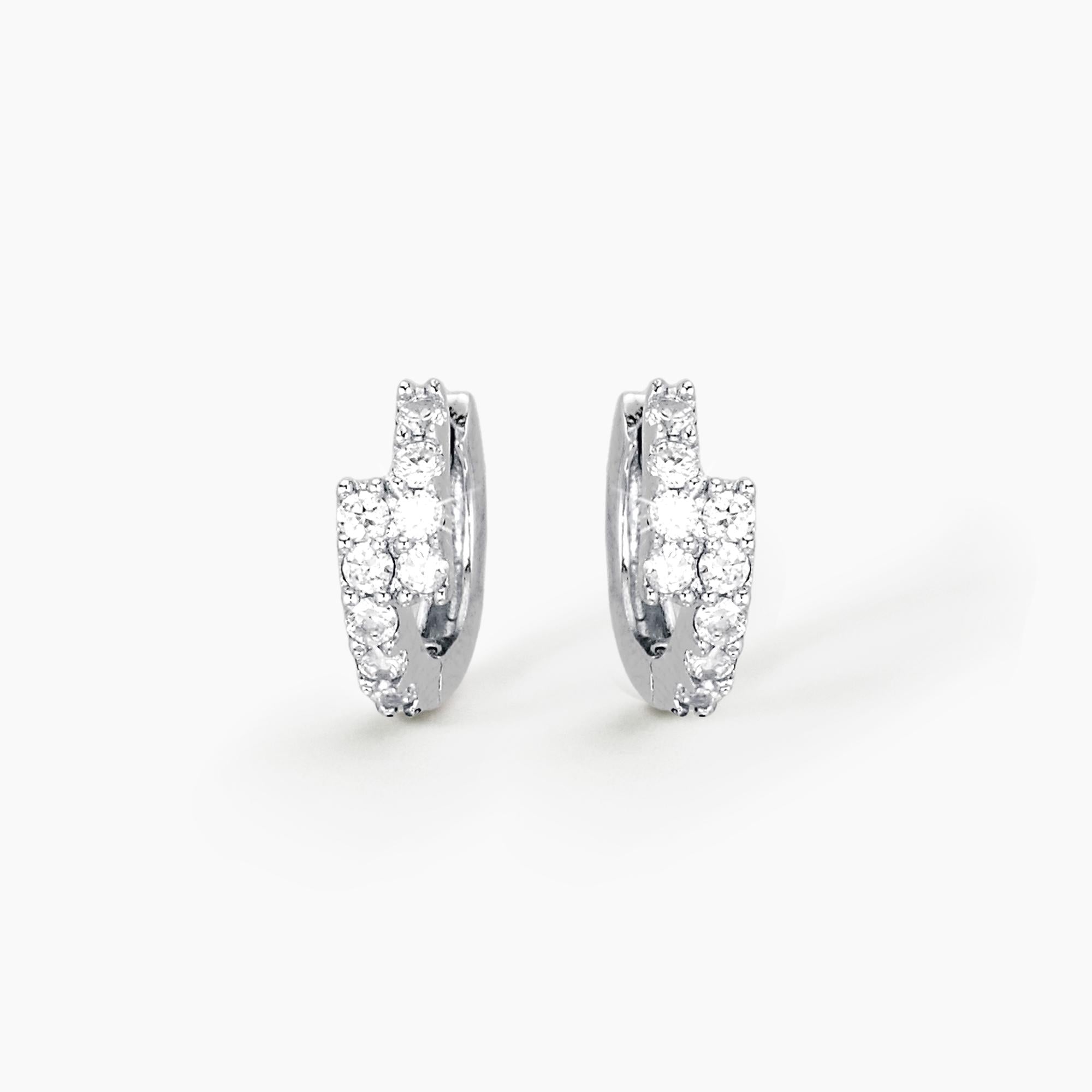 Orecchini a cerchietto tempestati di zirconi