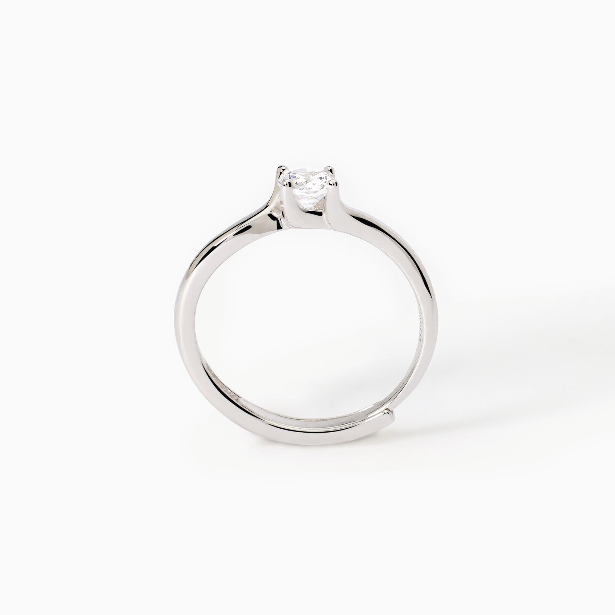 Anello solitaire in argento con zircone