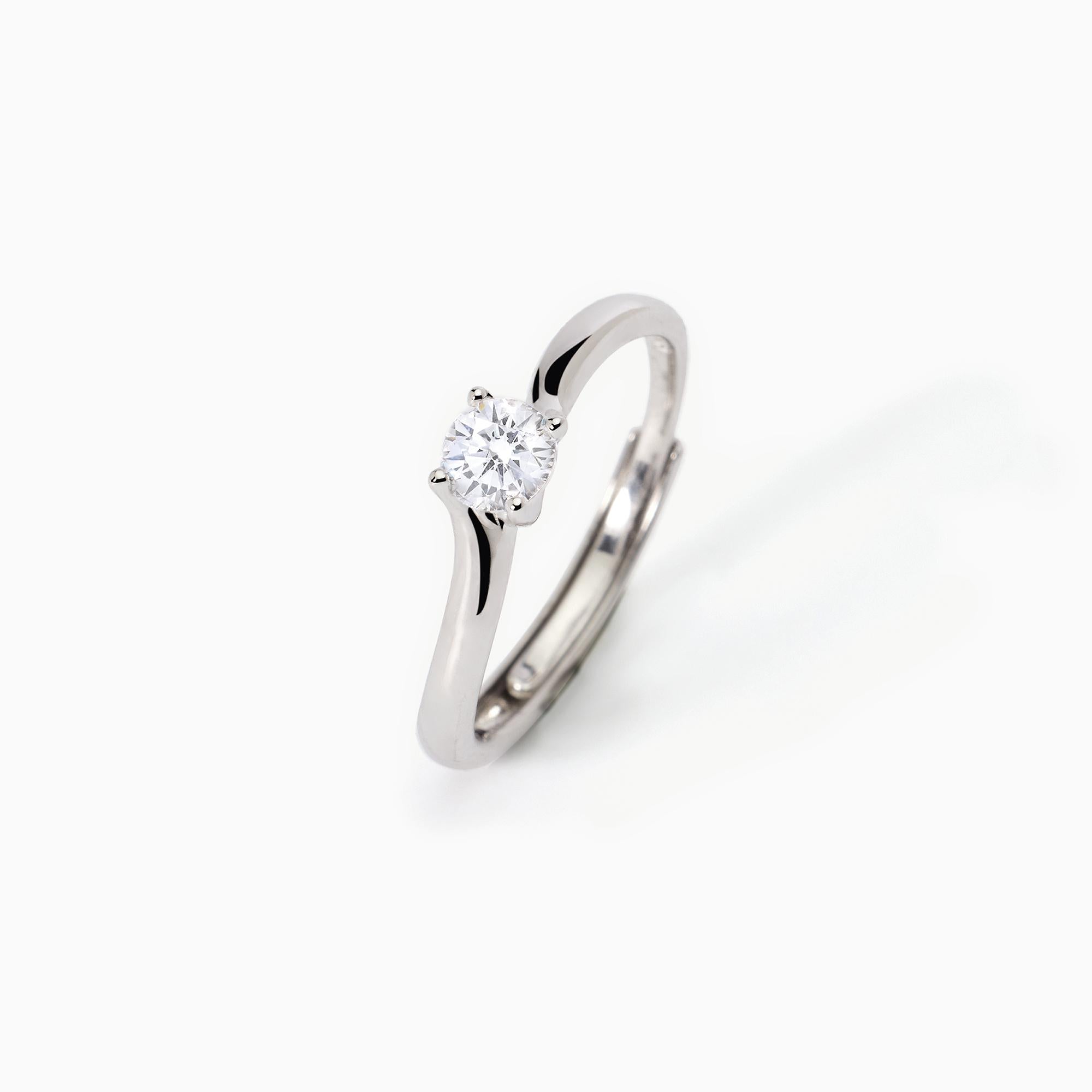 Anello solitaire in argento con zircone
