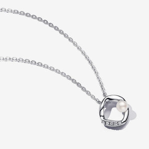 Collana Cerchio Linea Sinuosa con Perla d'Acqua Dolce Coltivata e Pavè Argento Sterling 925