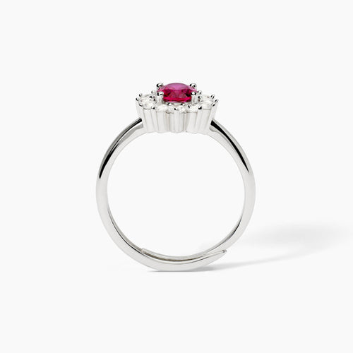 Anello in argento con rubino ovale e zirconi bianchi