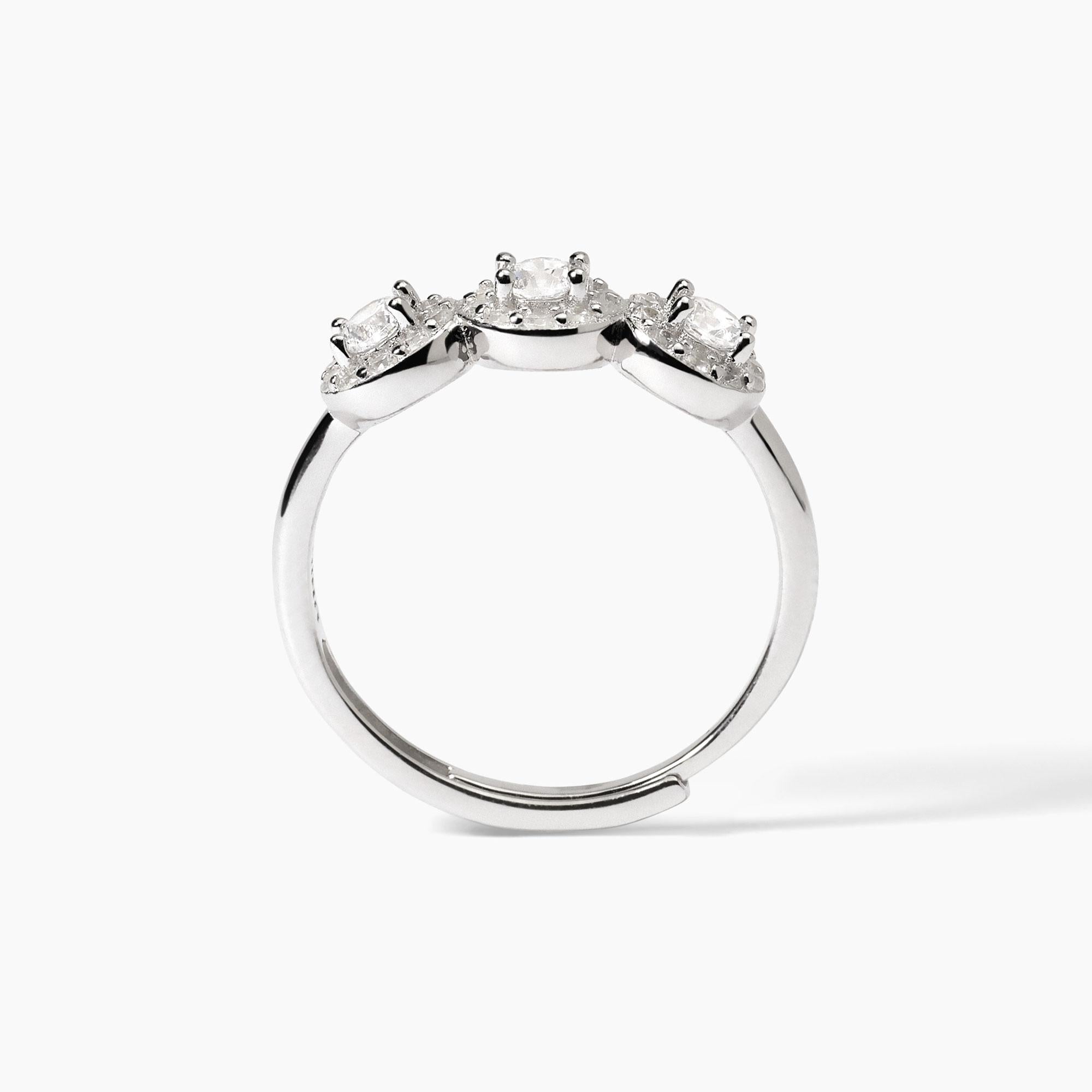 Anello in argento con zirconi bianchi