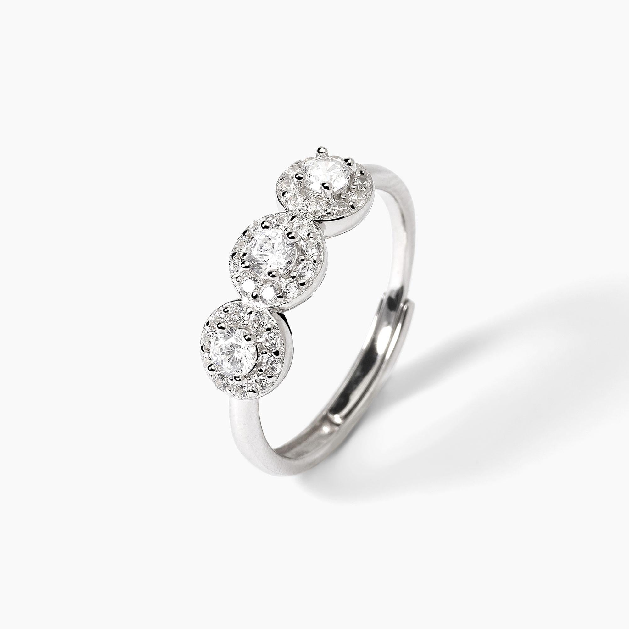 Anello in argento con zirconi bianchi