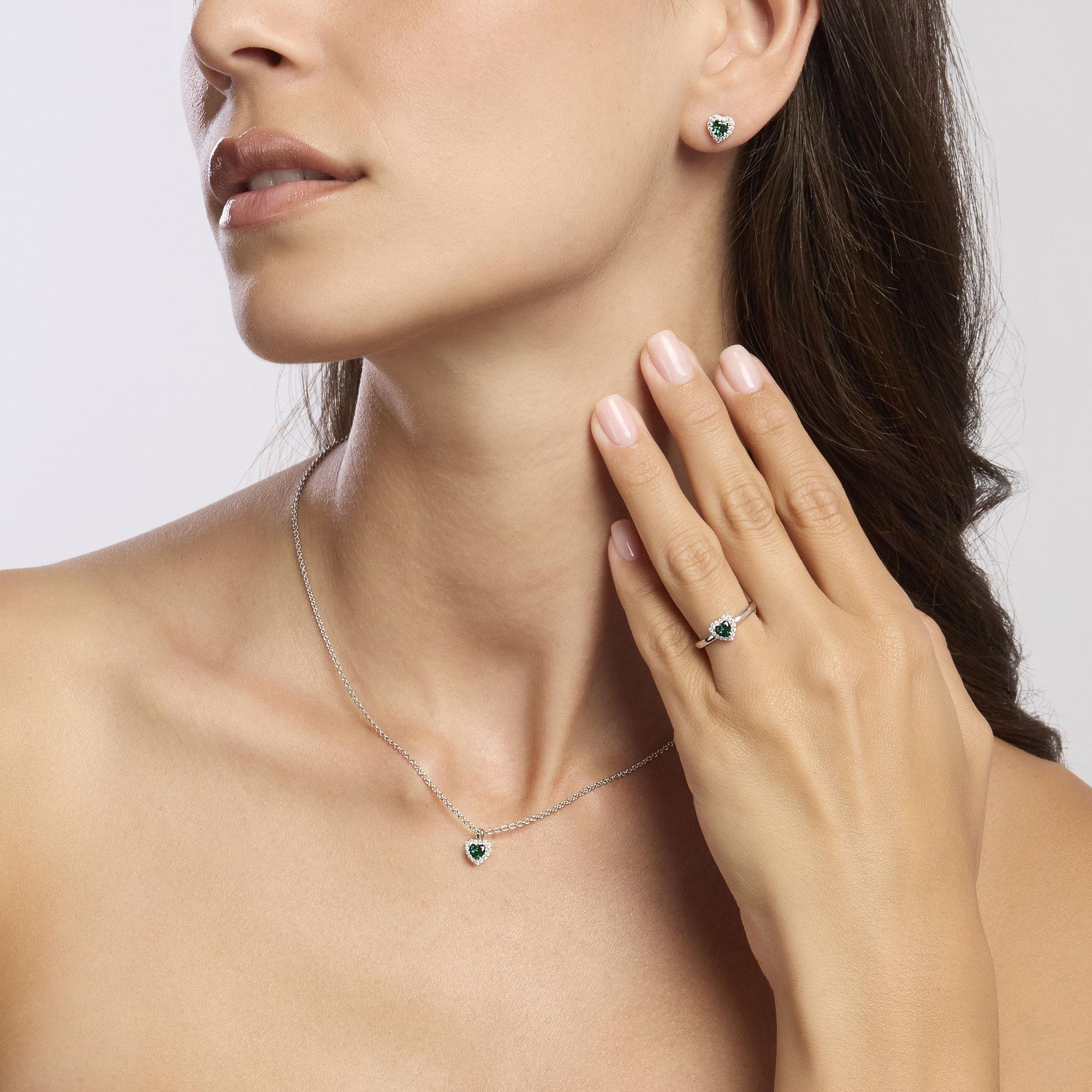 Anello in argento con zirconi e smeraldo sintetico