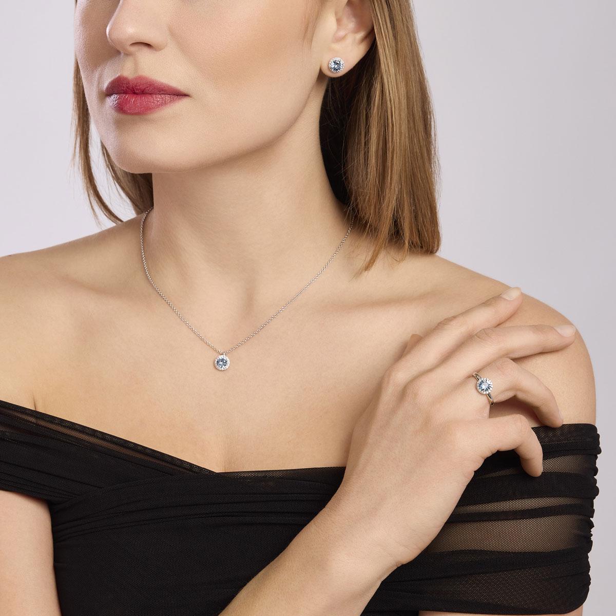 Anello in argento con zirconi e acquamarina sintetica