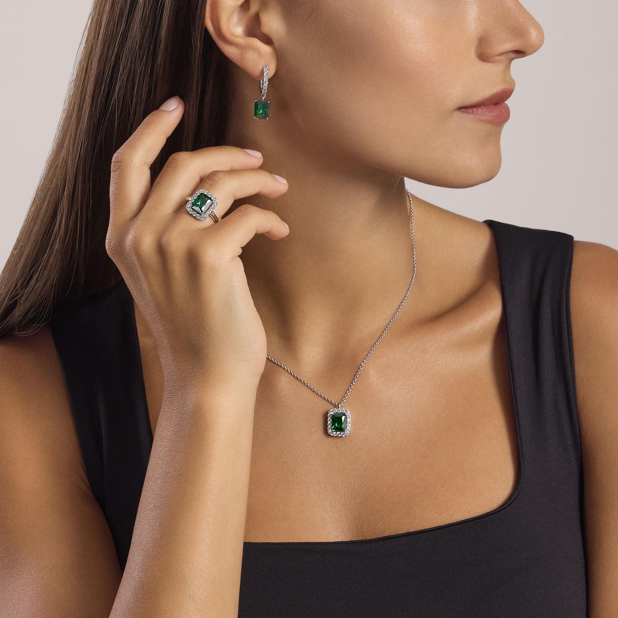 Anello in argento zirconi e smeraldo sintetico