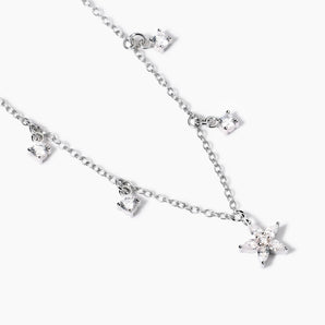 Girocollo in argento con ciondolo fiore