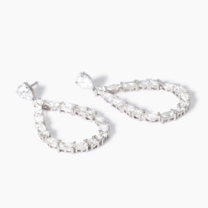 Orecchini in argento a goccia con zirconi