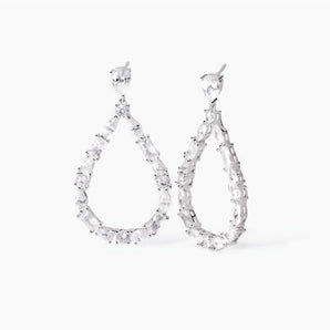 Orecchini in argento a goccia con zirconi