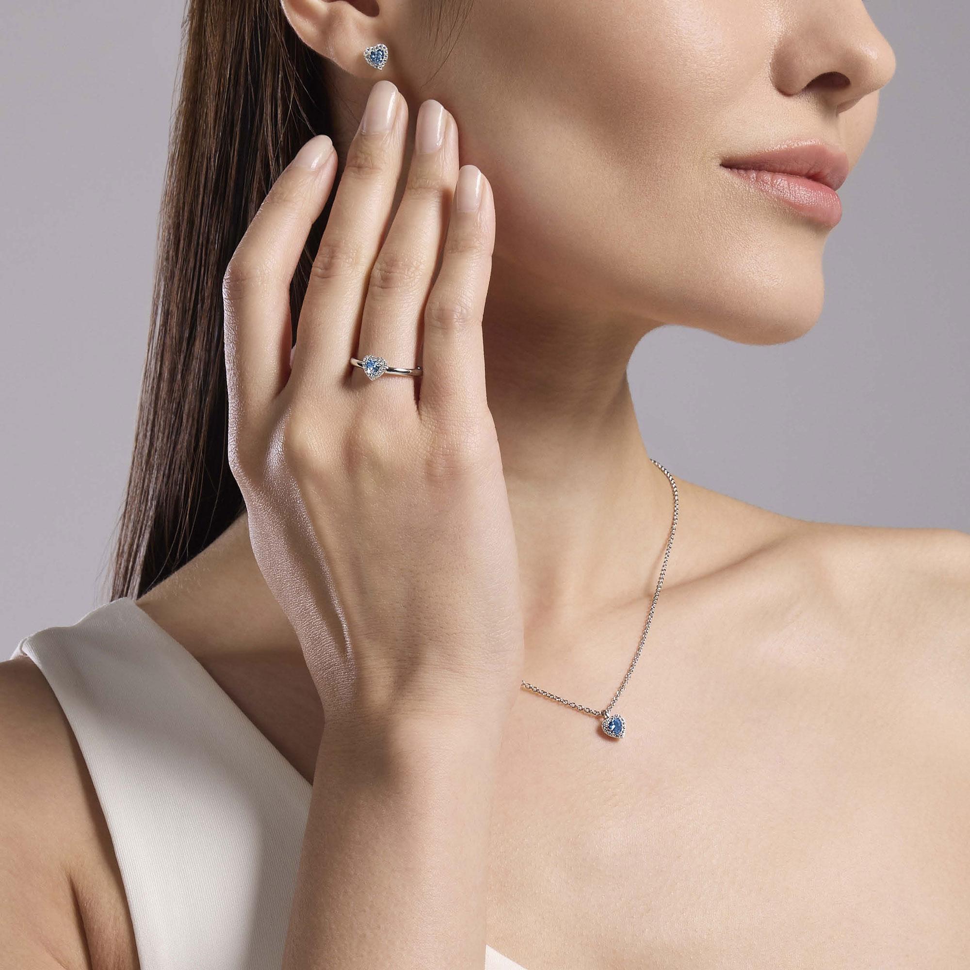 Anello in argento con zirconi e acquamarina sintetica