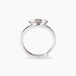 Anello con fiore in argento bulinato