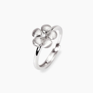 Anello con fiore in argento bulinato