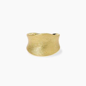 Anello in argento dorato bulinato