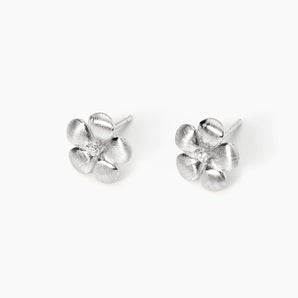 Orecchini fiore in argento bulinato