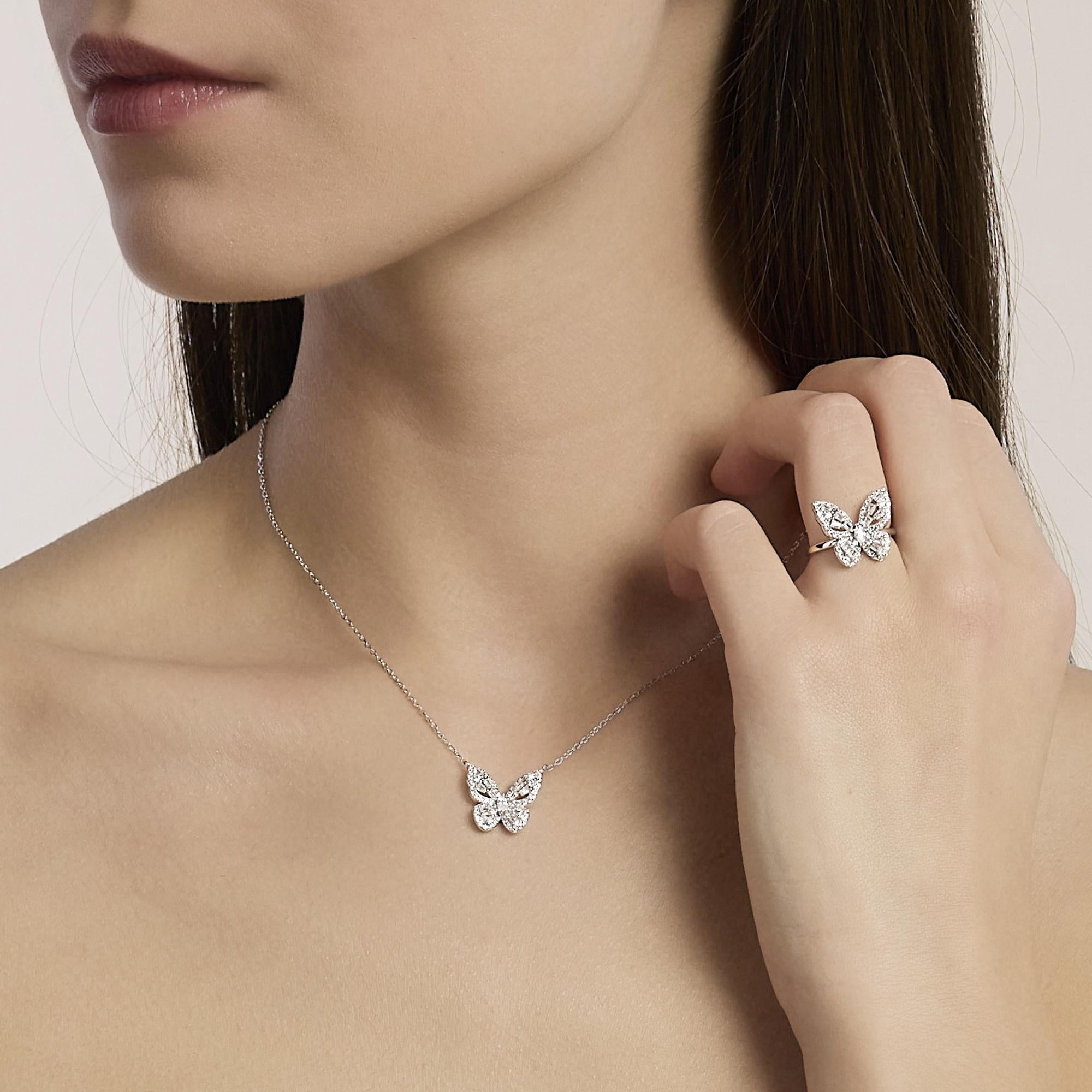 Anello in argento con farfalla in zirconi