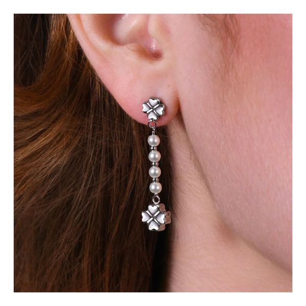 ORECCHINI DONNA CON QUADRIFOGLIO IN ACCIAIO E PERLE BIANCHE