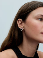 Orecchini Linea Sinuosa Circolare con Perle d'Acqua Dolce Coltivate Argento Sterling 925